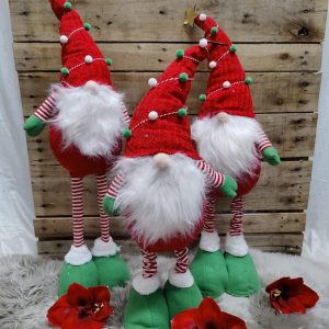 Kiva punavihreä tonttu koristamaan joulukotia tai lahjaksi