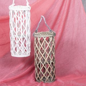 Kauniit ja kesäiset bambulyhdyt tuovat terassille