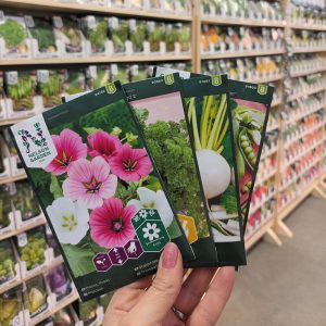 Nelson Garden annossiemenpusseissa on laaja valikoima kesäkukkia