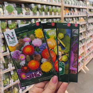 Nelson Garden annossiemenpusseissa on laaja valikoima kesäkukkia