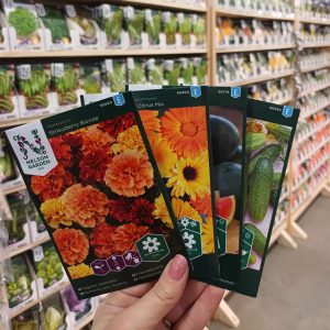 Nelson Garden annossiemenpusseissa on laaja valikoima kesäkukkia