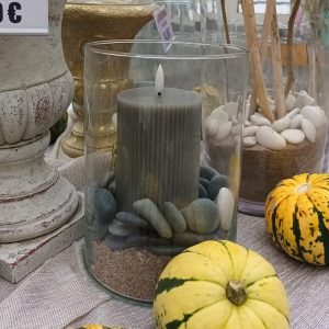 Monikäyttöiset lasimaljakot leikkokukkien lisäksi erilaisten vesiaiheiden rakentamiseksi tai suojaruukuksi