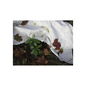 Pakkashuovalla suojaat ikivihreitä ja talvenarkoja kasveja pakkaselta ja kuivattavalta kevätpaahteelta ja -tuulelta.