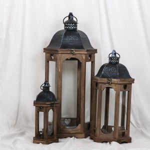 Isokokoisia lyhtyjä voit käyttää sisustuksessa muullakin tavalla kuin kynttilöiden kanssa