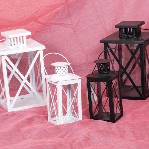 Metalliset ristikkolyhdyt valaisemaan syksyn ja talven pimeneviä iltoja tai hautausmaalle