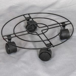 Ruukunalunen pyörillä helpottaa varsinkin isompien viherkasvien siirtelyä kotona