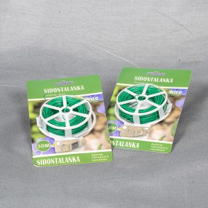 Rautaisen sidontalangan päällä vihreä muovikuori rullassa pikakatkaisu