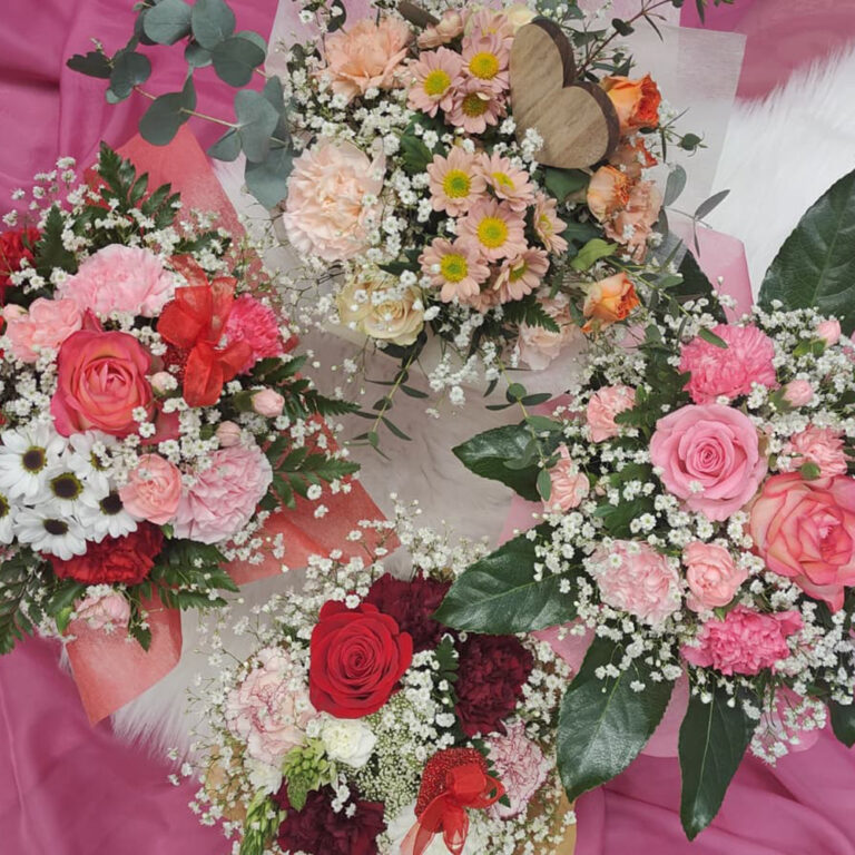 Pirilän Kukkatalon myymälöissä sidomme erilaisia kimppuja toiveidesi mukaan