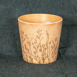 Kaunis suojaruukku Meadow viherkasveille, sipulikukille ja ruukkukukille