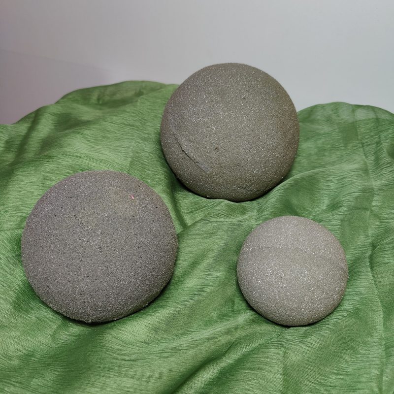 Oasis-kuivapalloja käytetään havupallojen ja muiden koristeiden tekoon